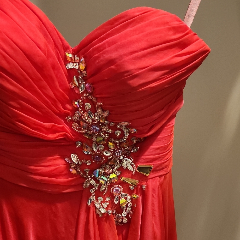 Elegant Red Strapless Prom Dress
